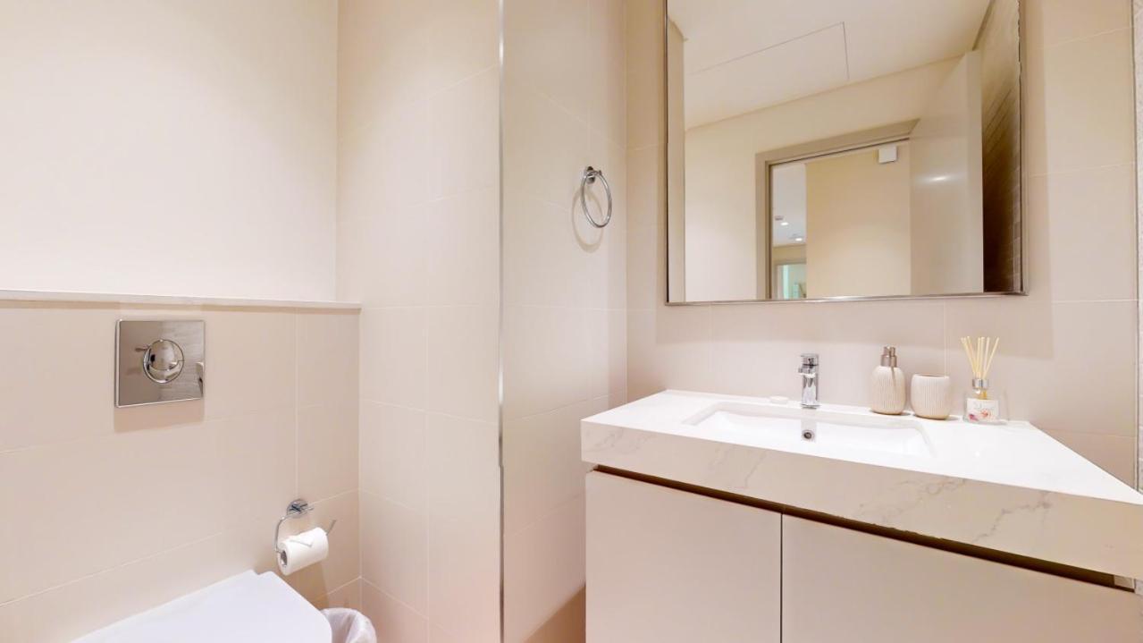 Sunrise Bay Tower 2 - Classy Three Bedroom Appartement *