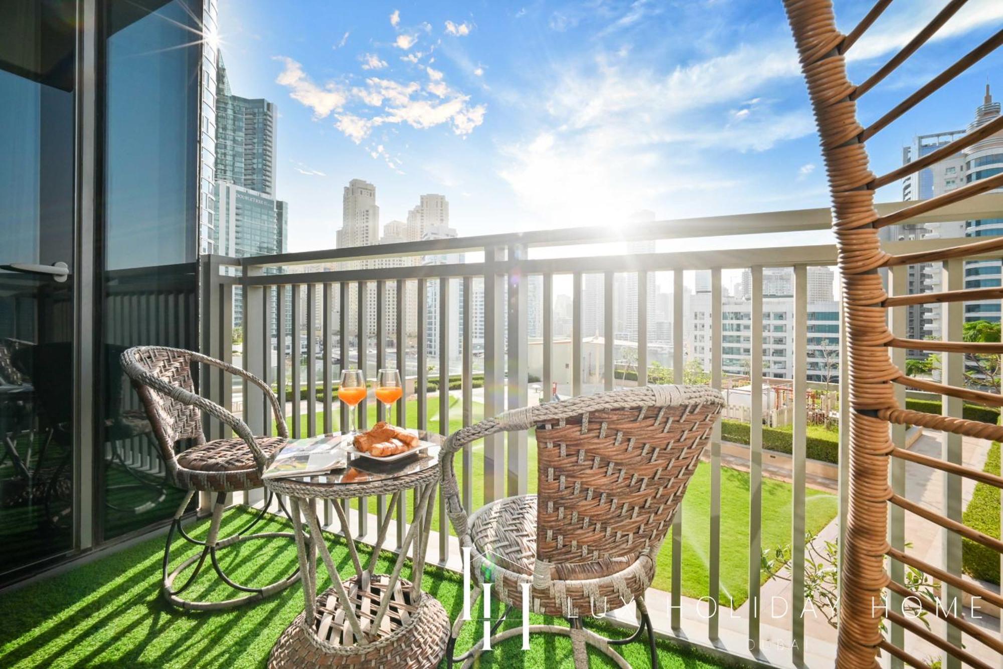 Lux 52 42 Deluxe Marina View Dubai