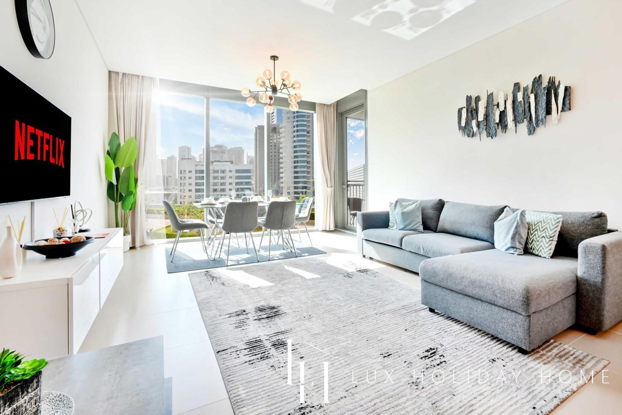 Lux 52 42 Deluxe Marina View