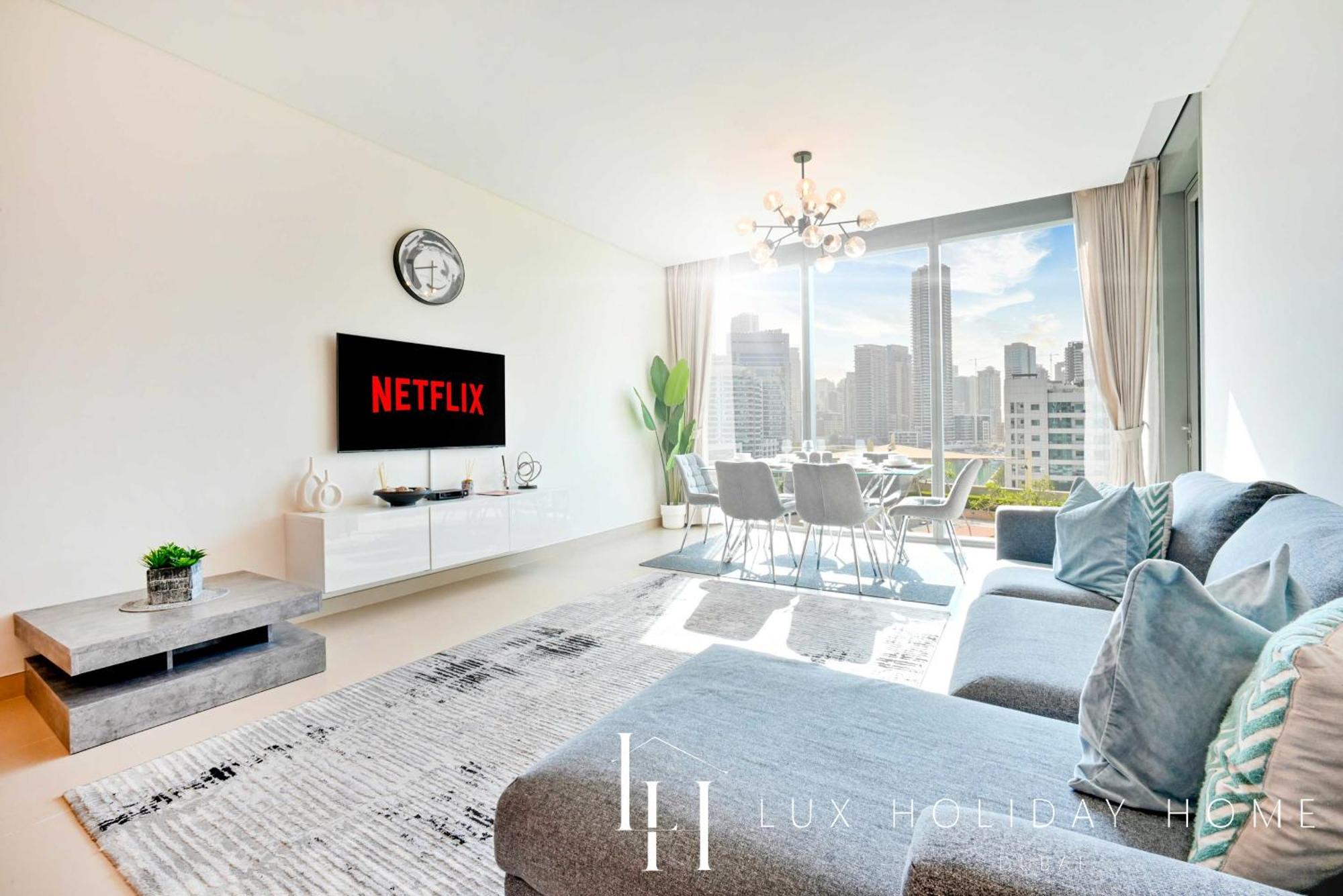 Lux 52 42 Deluxe Marina View Apartament