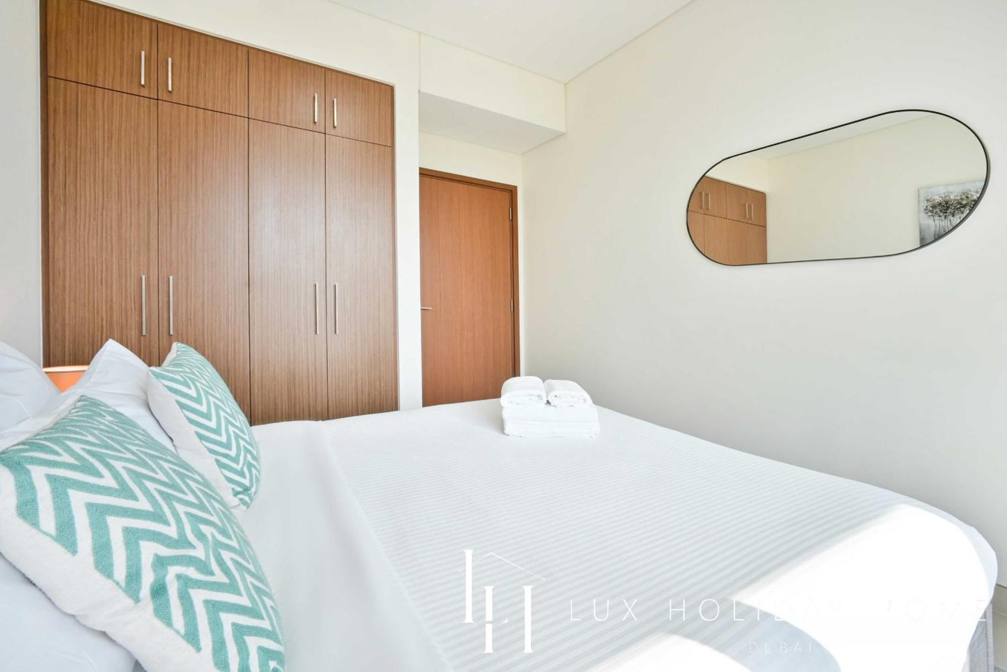 Lux 52 42 Deluxe Marina View *