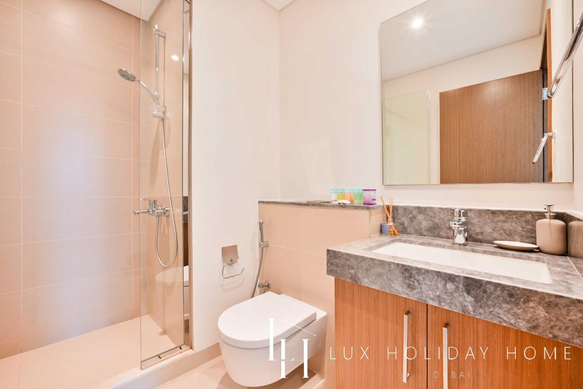 Lux 52 42 Deluxe Marina View