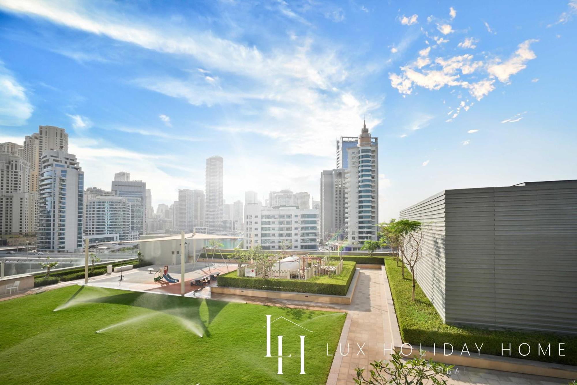 Lux 52 42 Deluxe Marina View Apartament