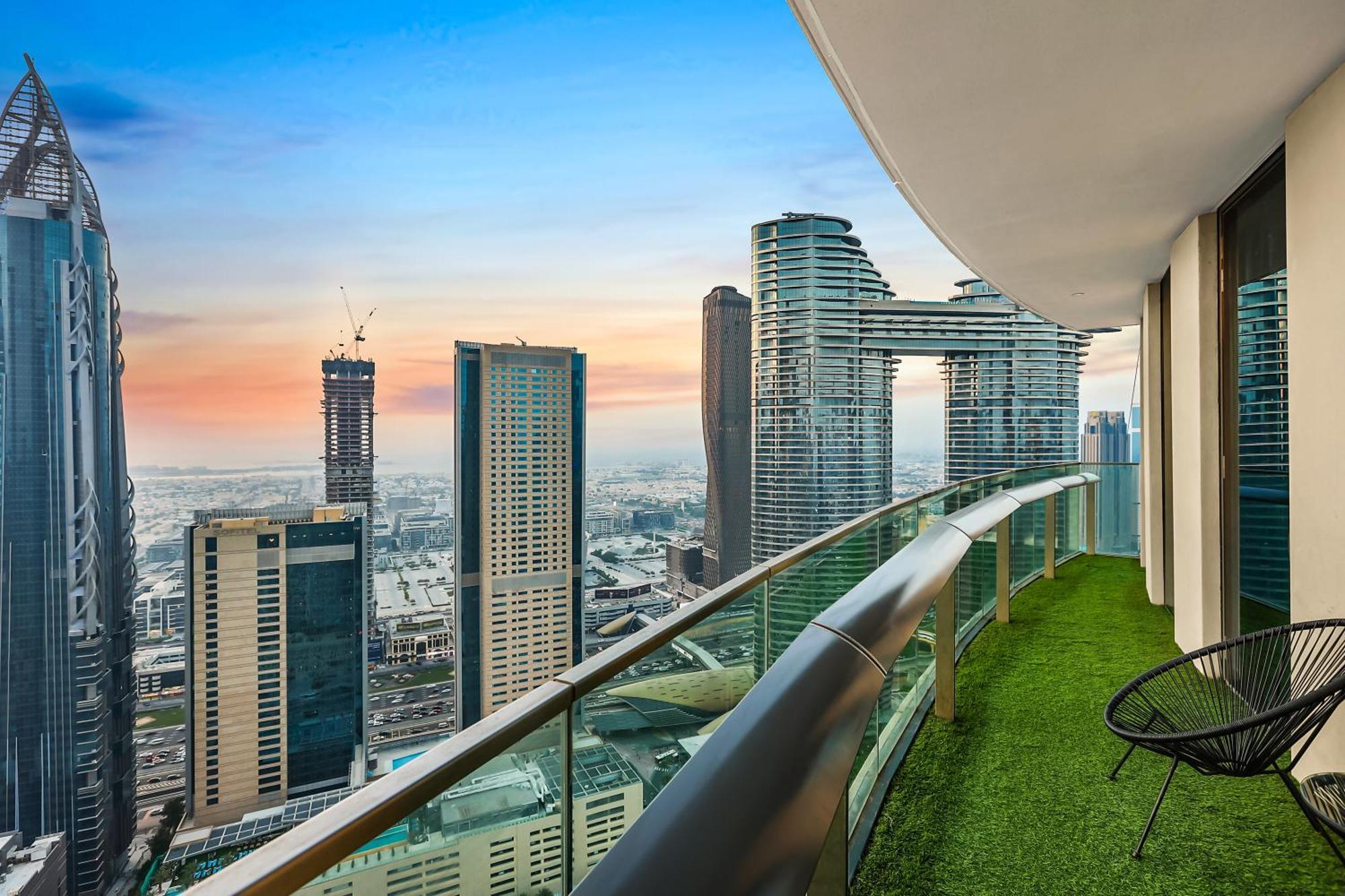 First Class 2br With Full Skyline & Sea View *