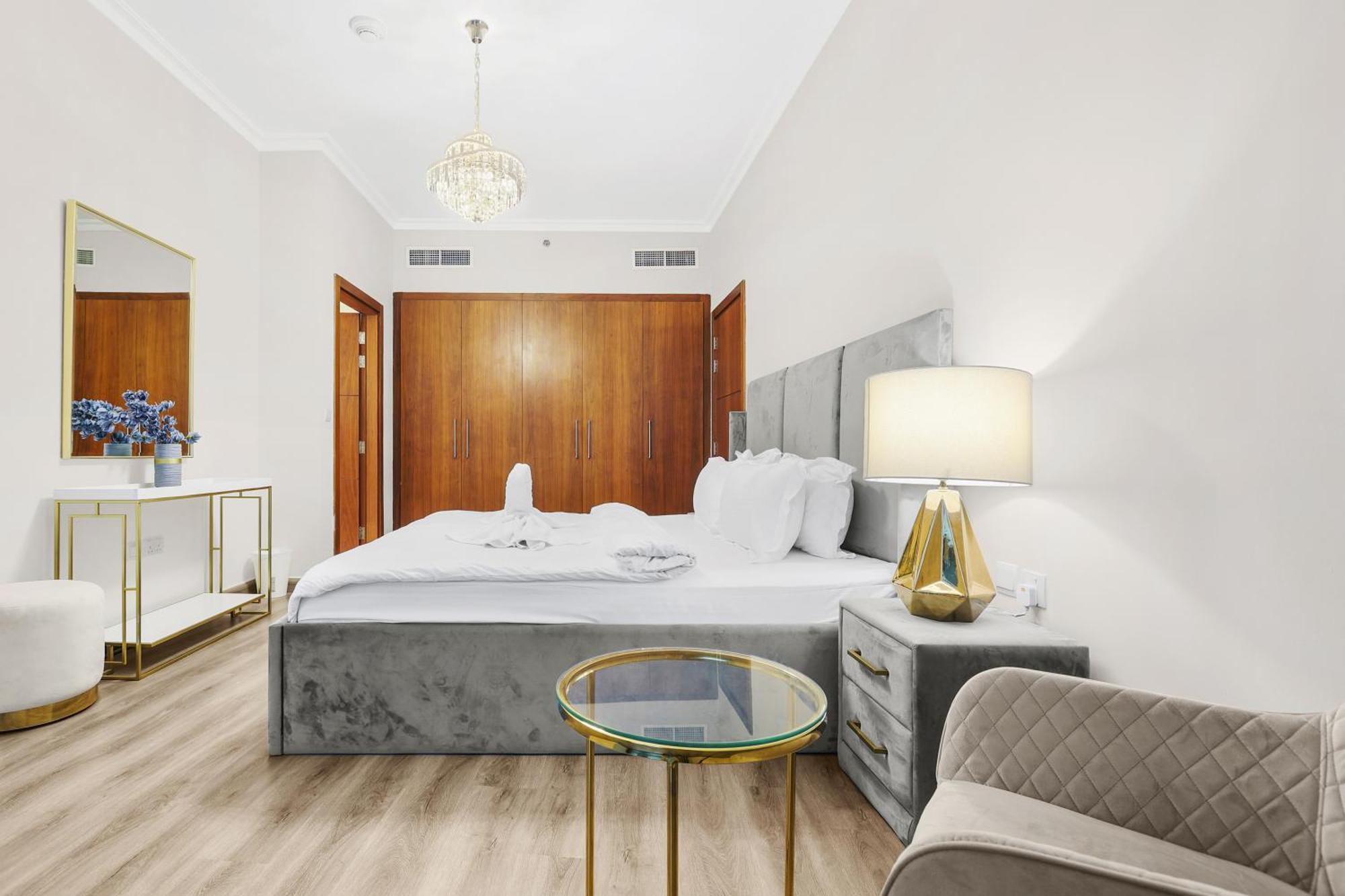 First Class 2br With Full Skyline & Sea View *