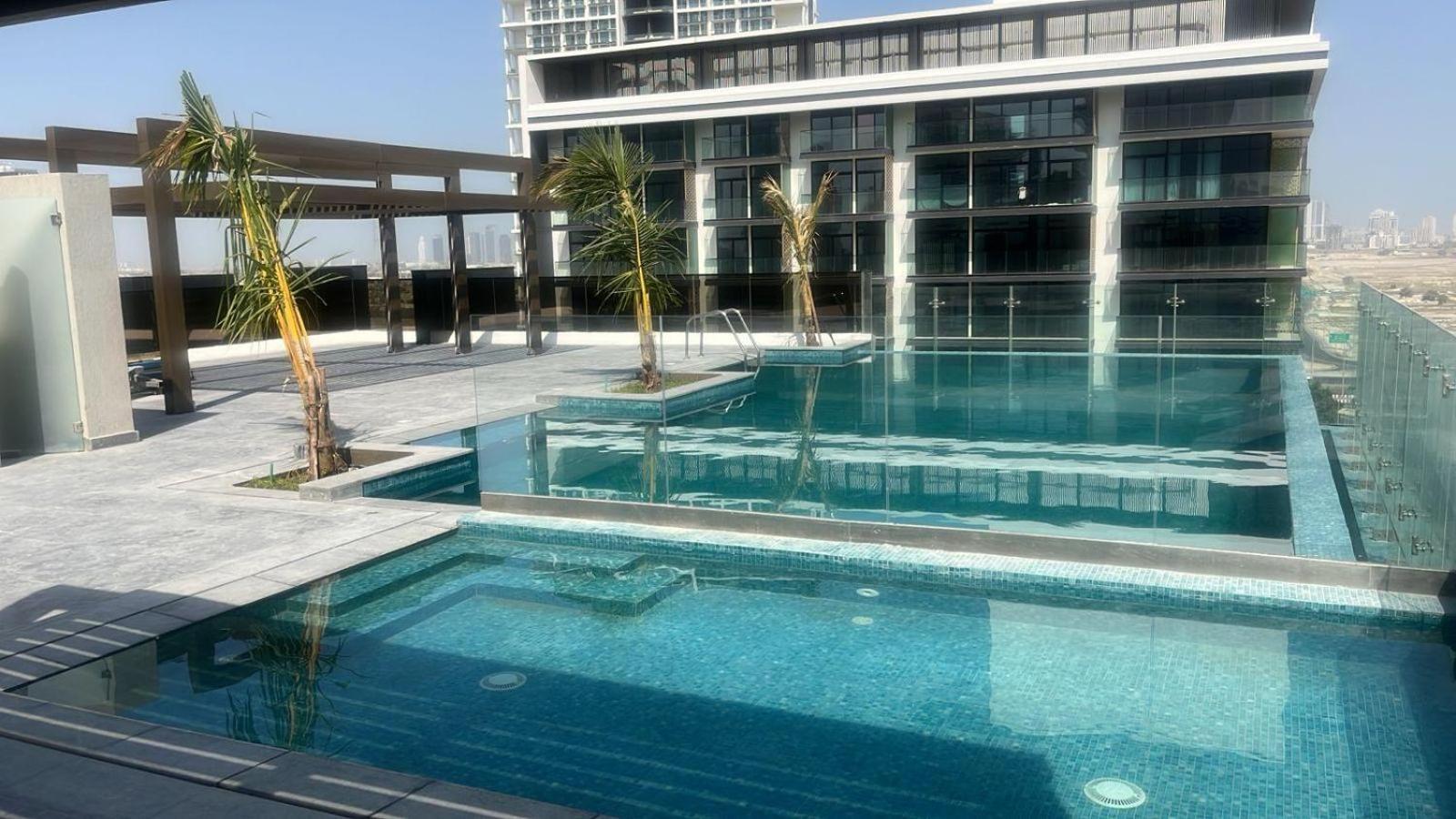 Stylish With Gym And Pool * Dubaï