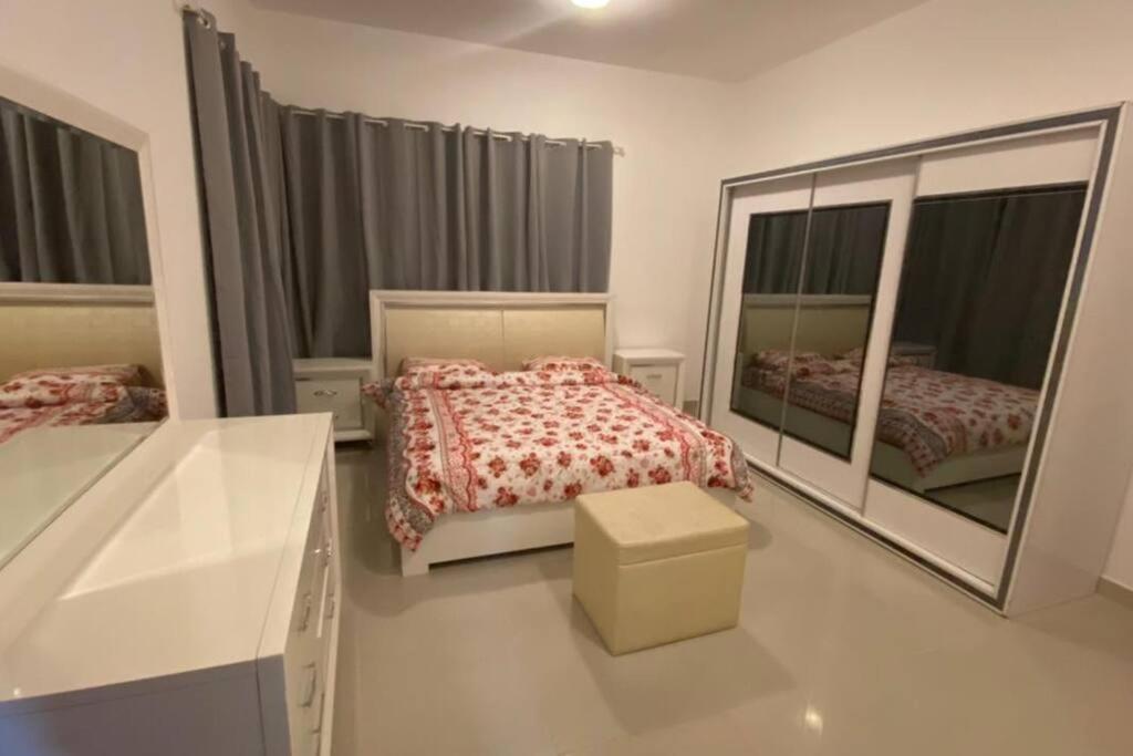 2 Bedroom With 4 King Size Beds *