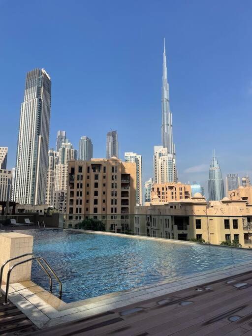 The Lavish Art House With Full Burj Khalifa View From - Amazing Balcony Setup - Infinity Pool - Near Mall Downtown Apartment *