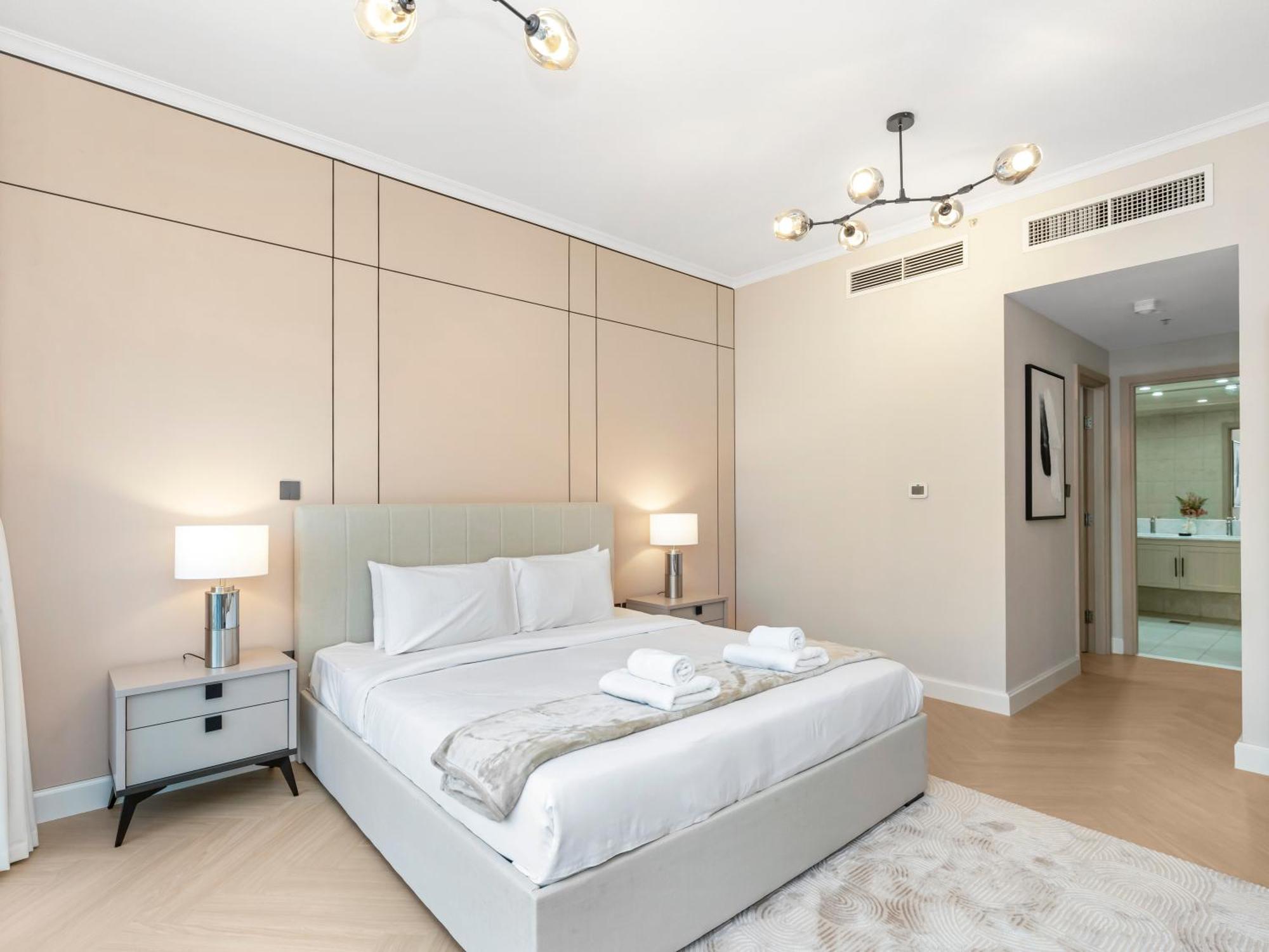 4 Bhk In Downtown With Iconic Burj Khalifa Views, 2 Minutes Walk To Mall Dubái