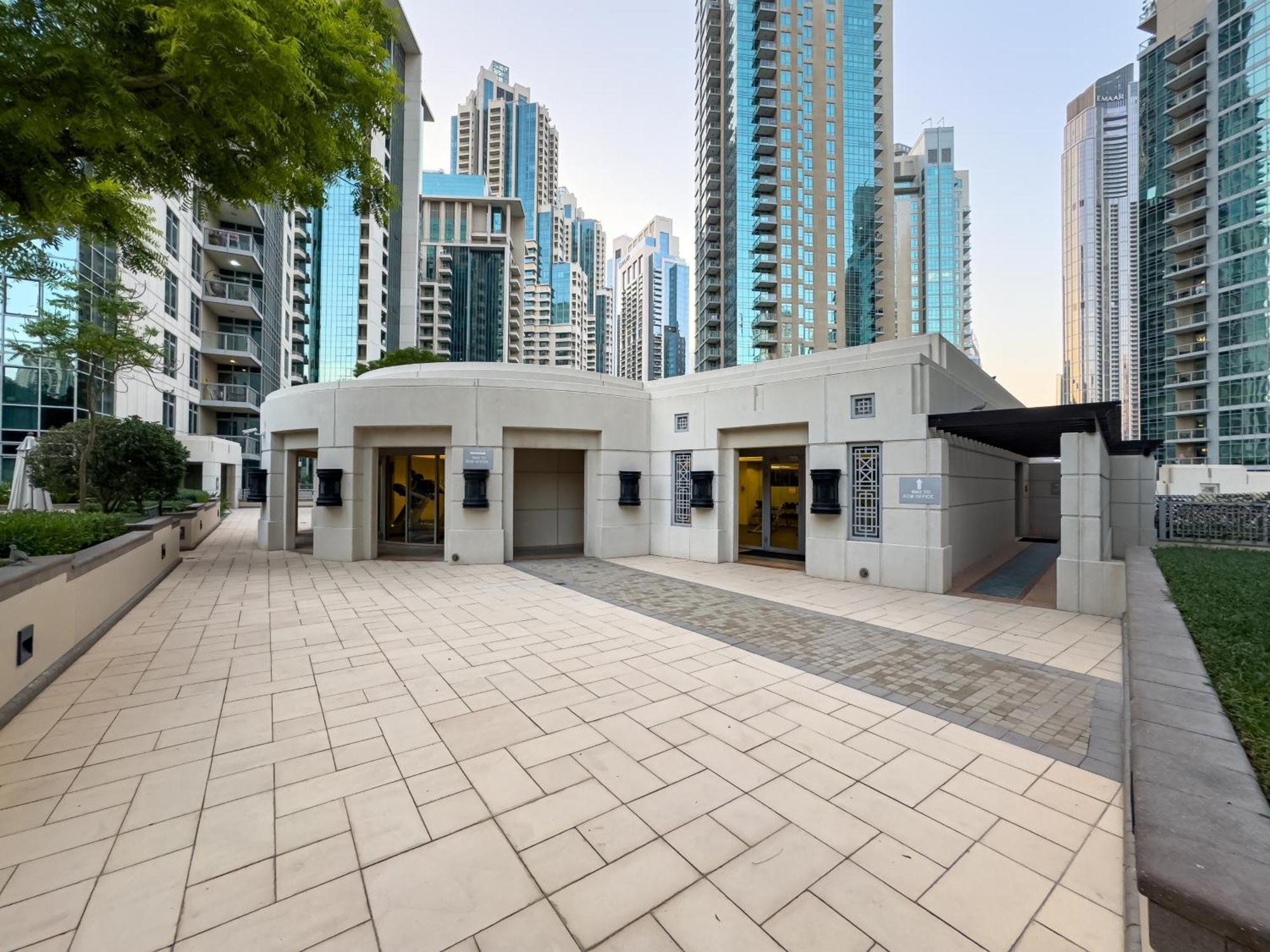 4 Bhk In Downtown With Iconic Burj Khalifa Views, 2 Minutes Walk To Mall Dubaï
