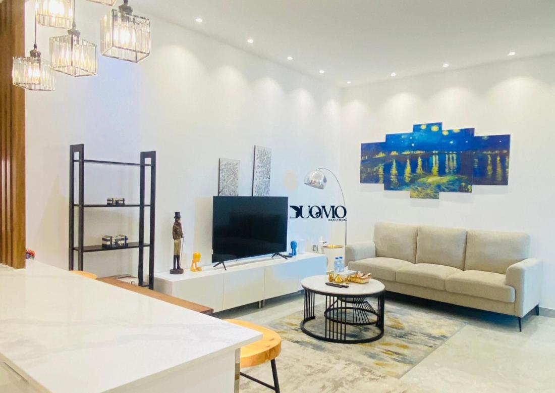 Myduomo- 3br High Floor, Near Tram With Palm Views-6601 Appartement
