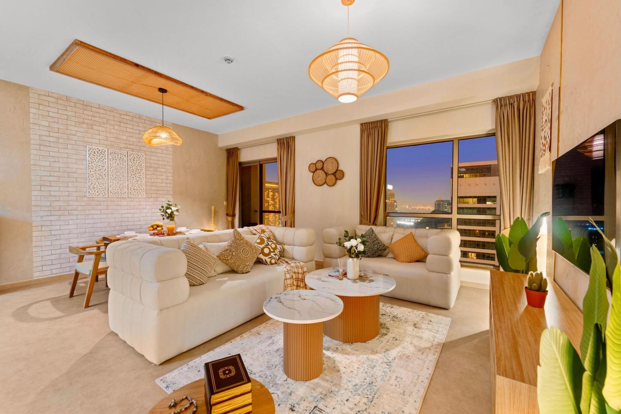 Aesthetic , Sleeps 6, Pool, Gym & Waterfront Views Vakantiehuis