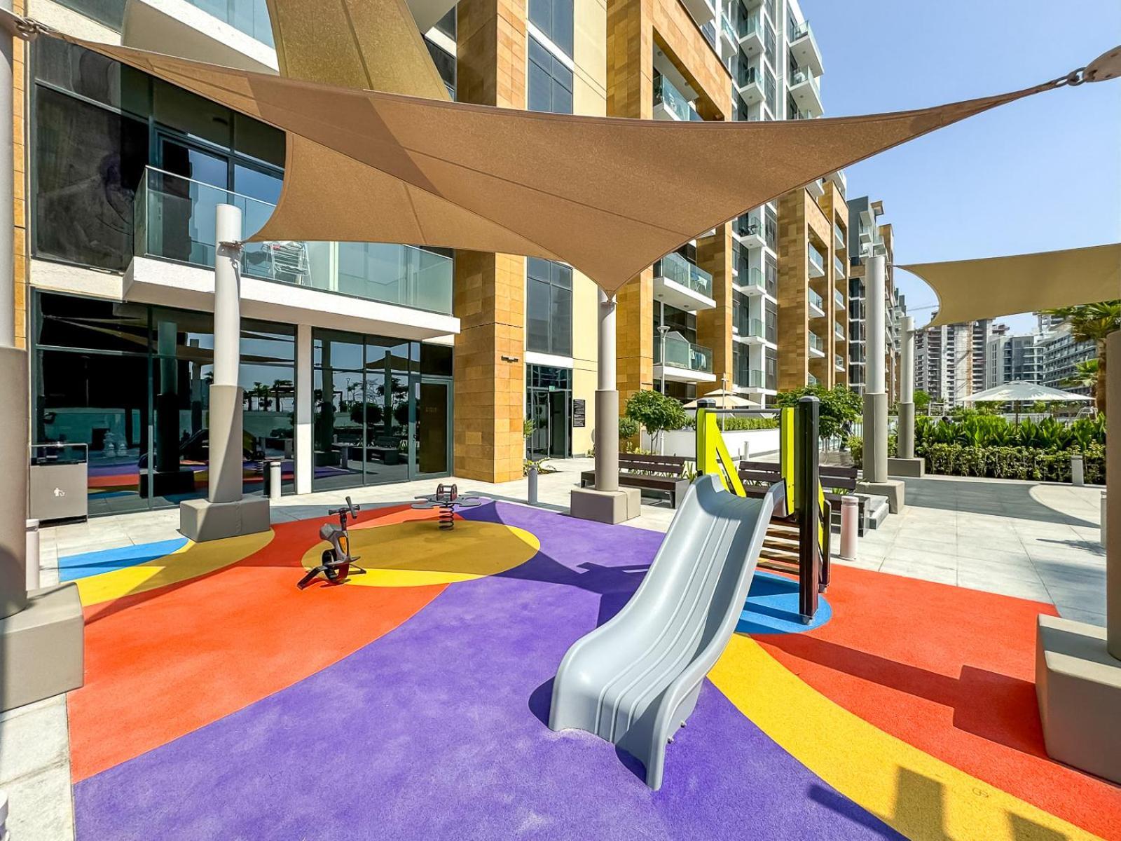 Near Al Quoz Pond Park * Dubaï