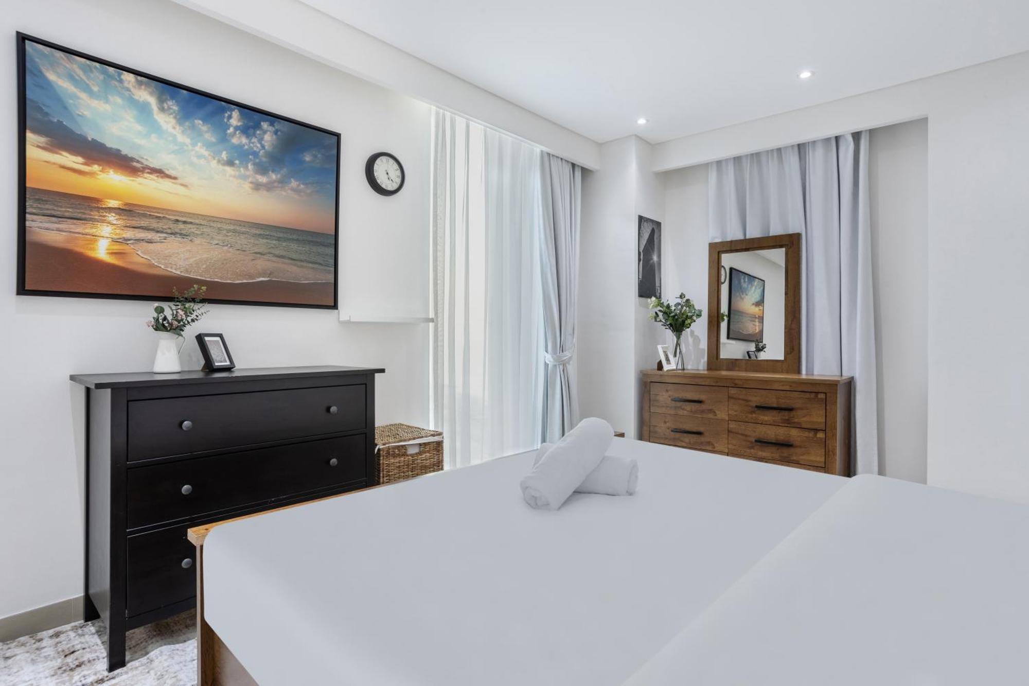 Apartment Premiere Luxe 2 Bedroom At Marina Beach With Ferris Wheel & The Pier View *