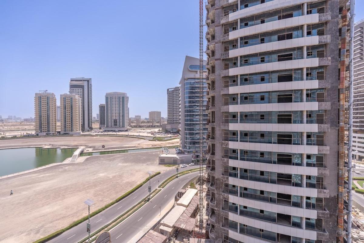 Wonderful Near Golf Course At The Spirit Tower In Sports Dubaï