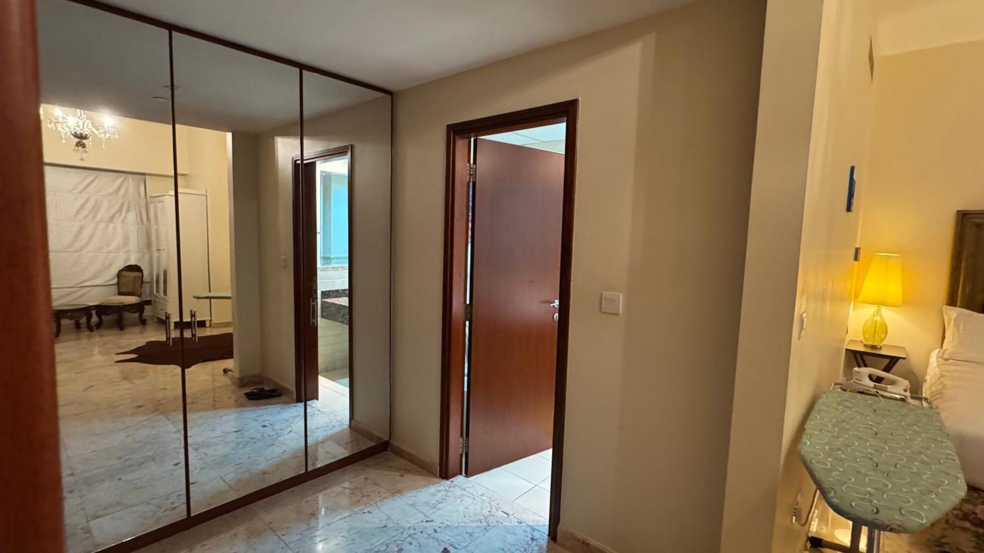Marina View Executive , 3 Mins Jbr Beach Walk Appart hôtel *