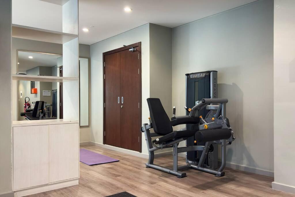 Waves - Canal-view Elegance 1br In Reva Residences Appartement