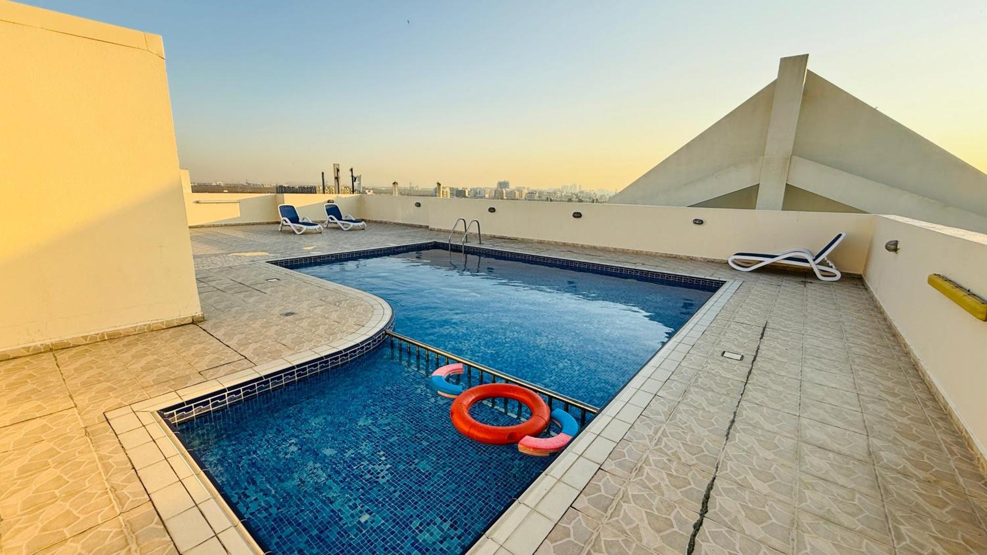 Spacious With Balcony Trafalgar Tower International Apartament Dubai