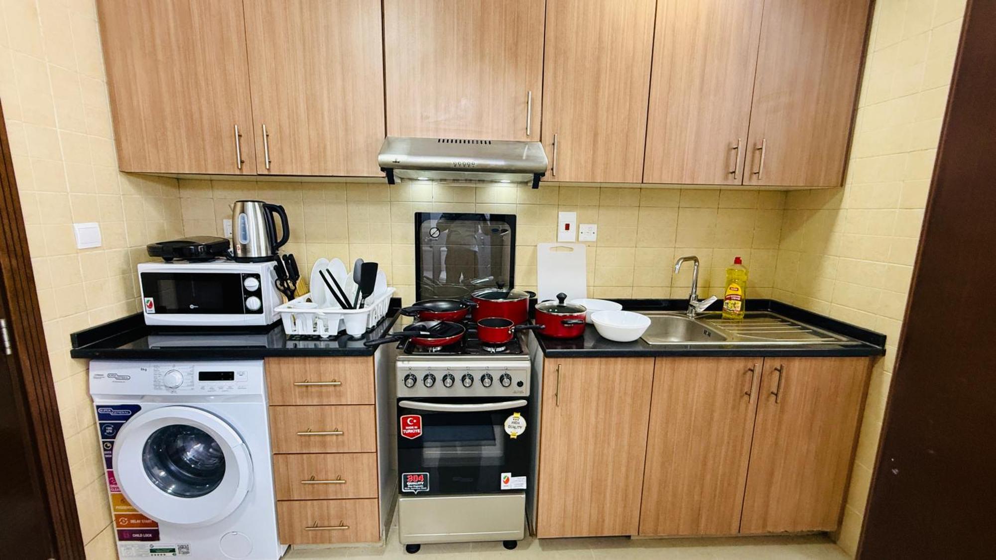 Spacious With Balcony Trafalgar Tower International Apartament Dubai