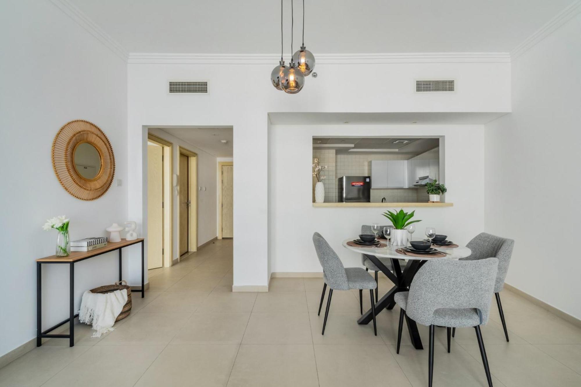 Appartement Artistic Retreat In Jbr With Private Access *