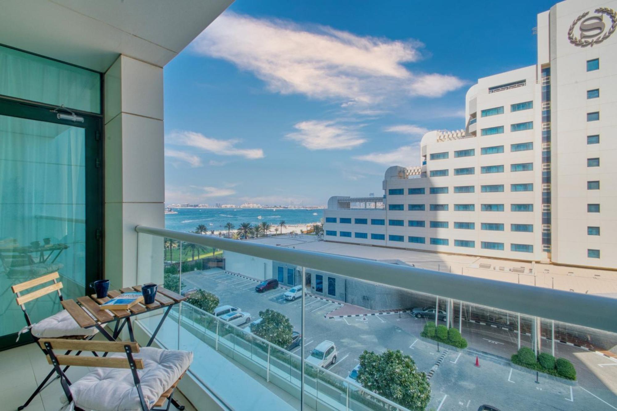 Artistic Retreat In Jbr With Private Access Appartement
