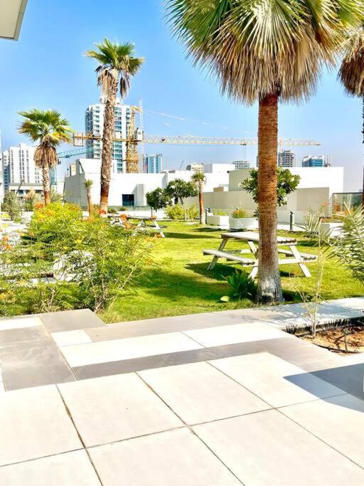Elegante Vue Parc Et Piscine Au Coeur De Jvc Appartement Dubaï