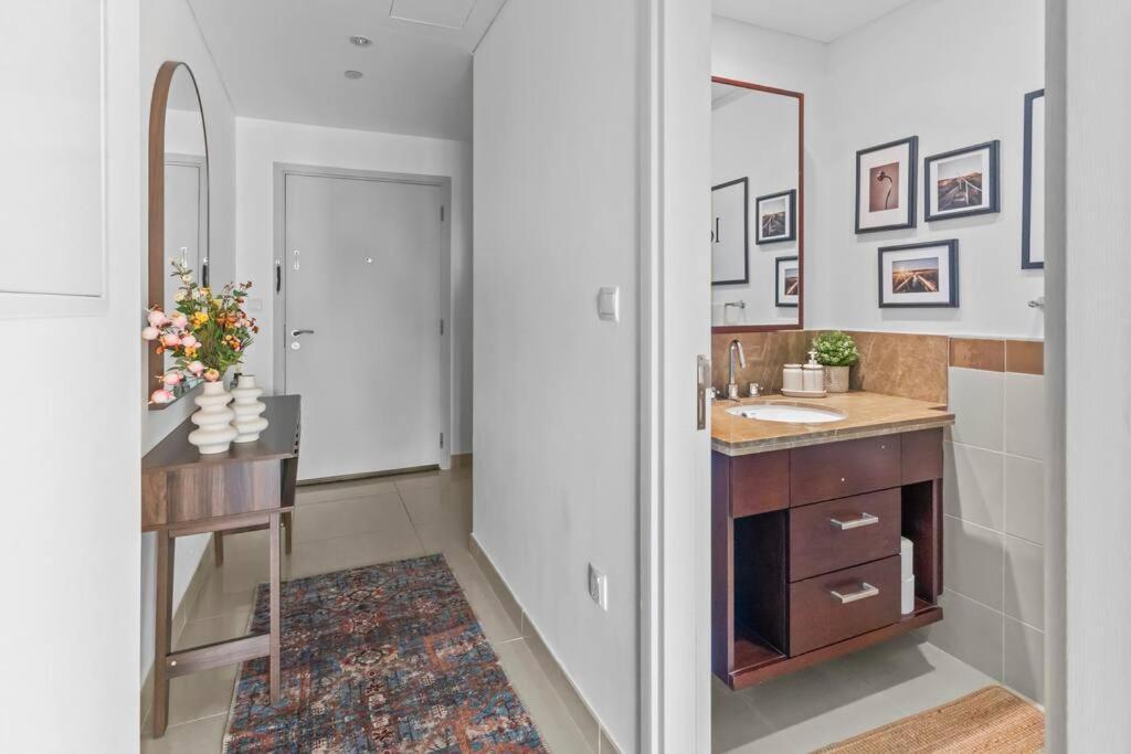 Stylish 1br With Iconic Burj And Fountain Views Apartamento Dubái