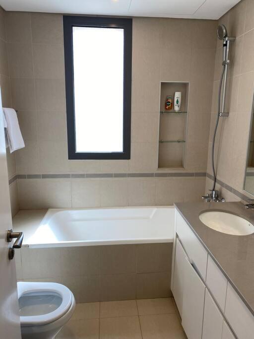 Appartement Lovely Calm 3br Easy Accessibility To With Huge Balcony And Pool View Town Square