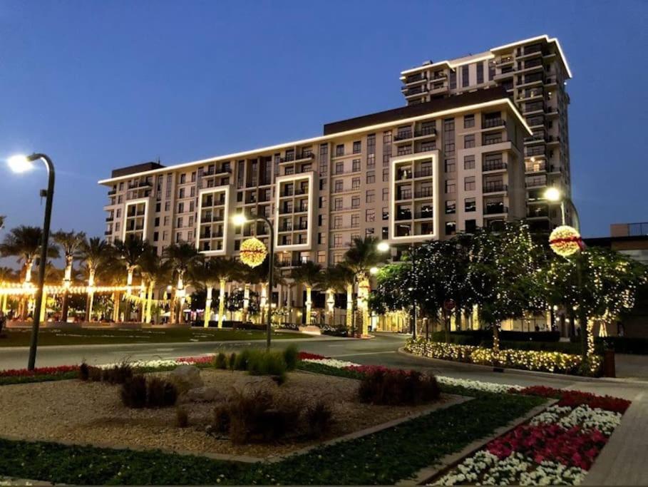 Lovely Calm 3br Easy Accessibility To With Huge Balcony And Pool View Town Square * Dubaï