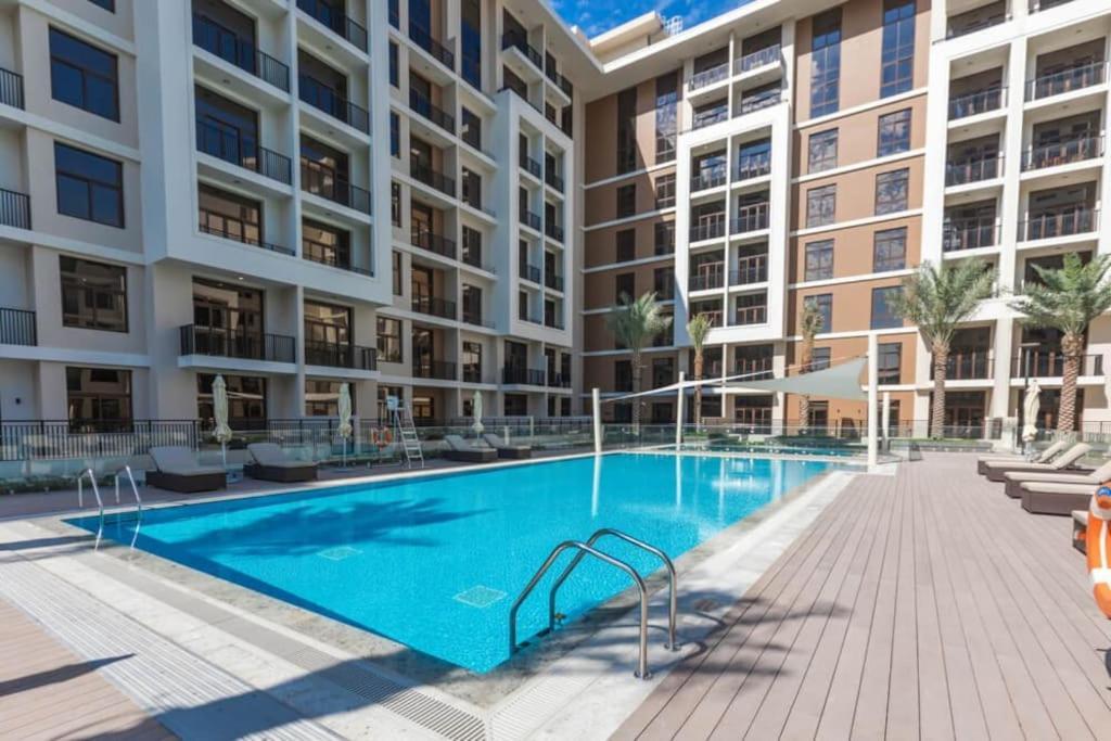 Lovely Calm 3br Easy Accessibility To With Huge Balcony And Pool View Town Square Apartamento *