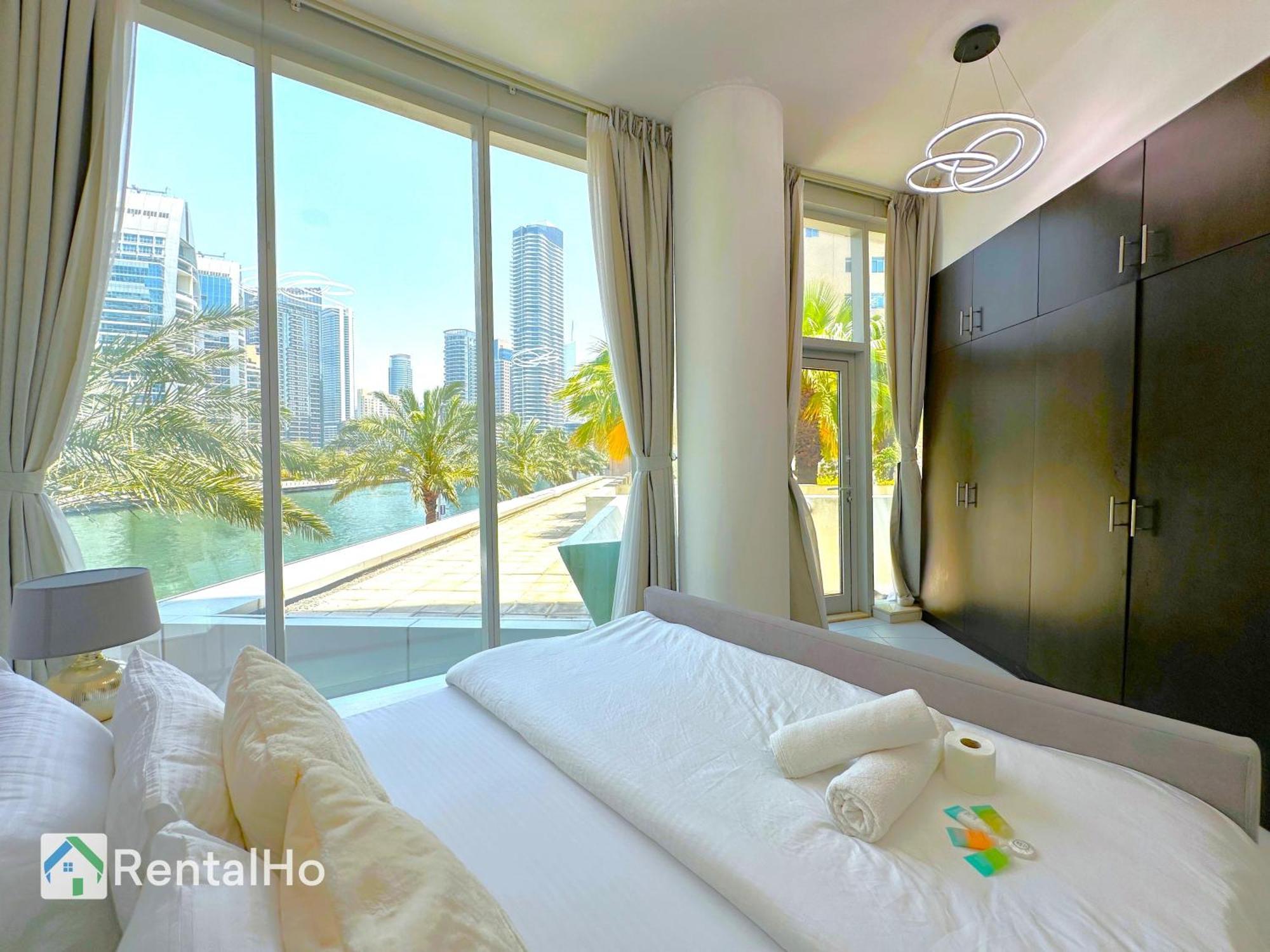Appartamento Unforgettable View & Experience Over Canal Dubai