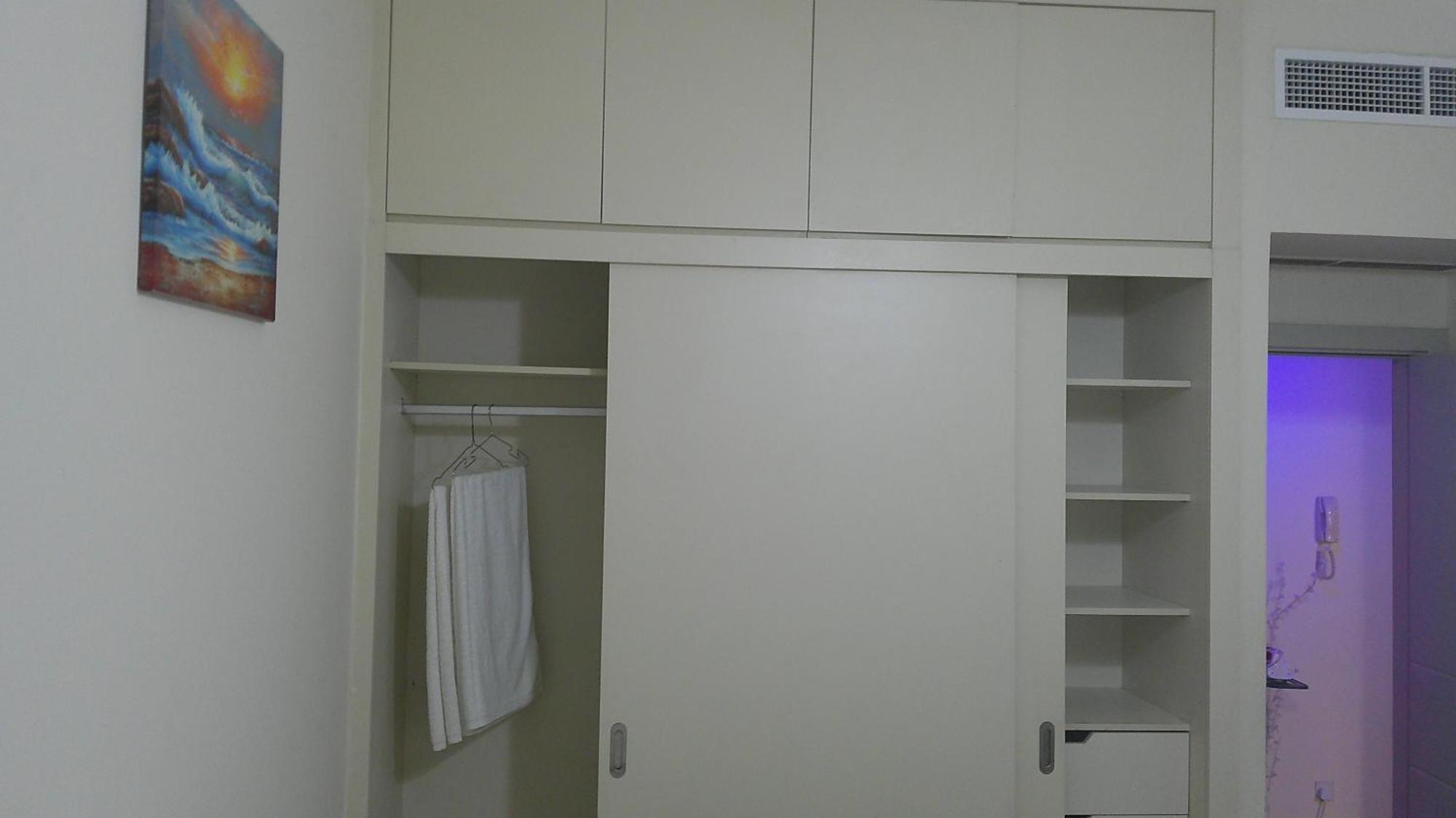 Comfortable Ensuite With Shared Kitchen