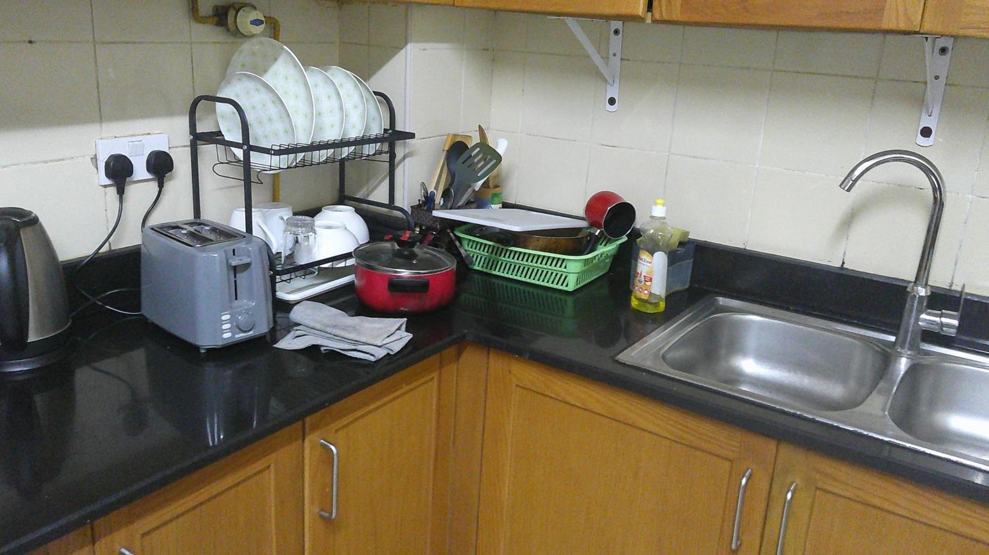 Comfortable Ensuite With Shared Kitchen