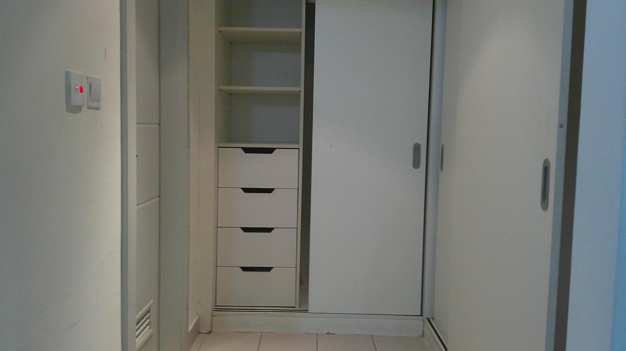 Comfortable Ensuite With Shared Kitchen