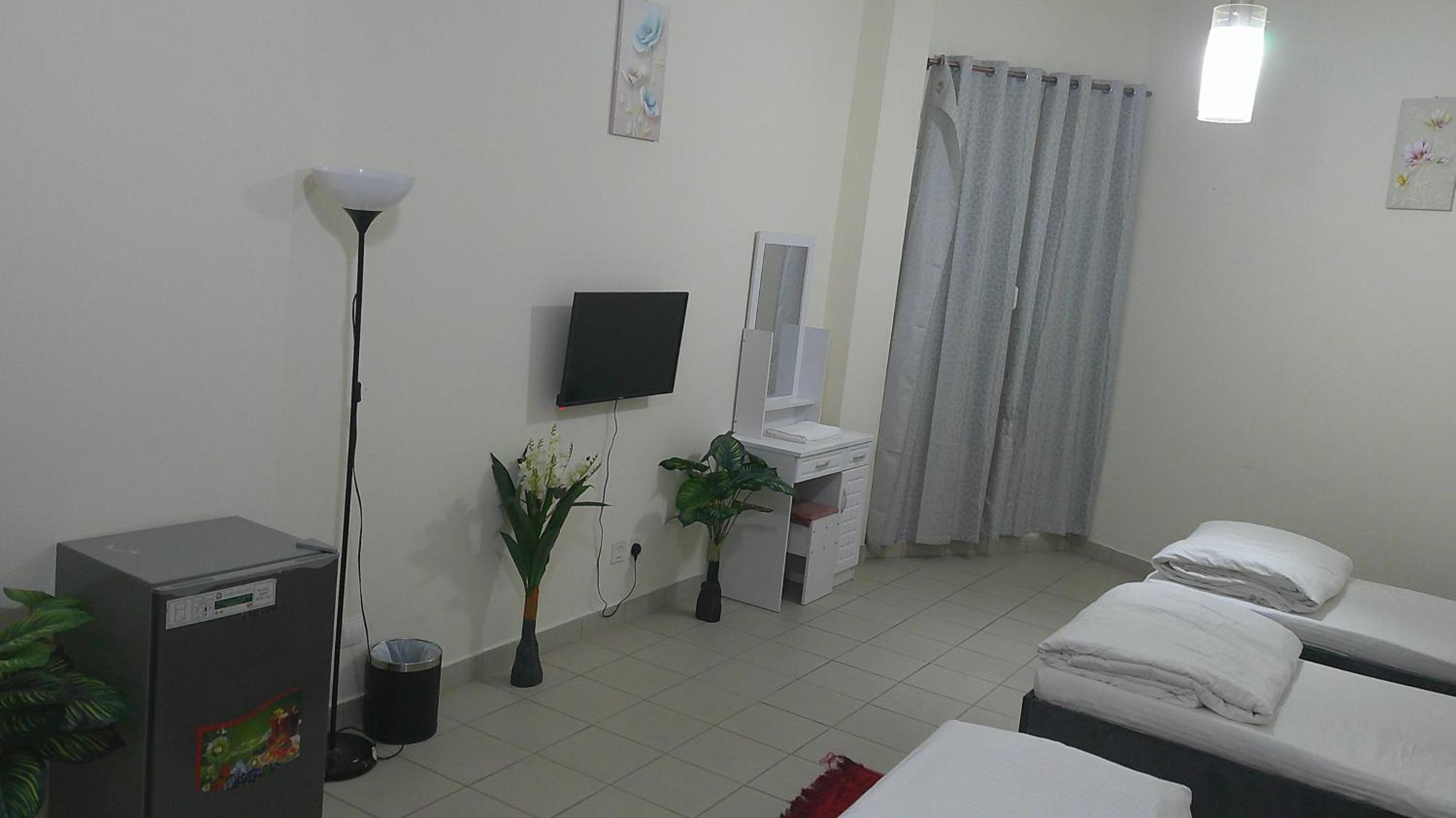 Comfortable Ensuite With Shared Kitchen