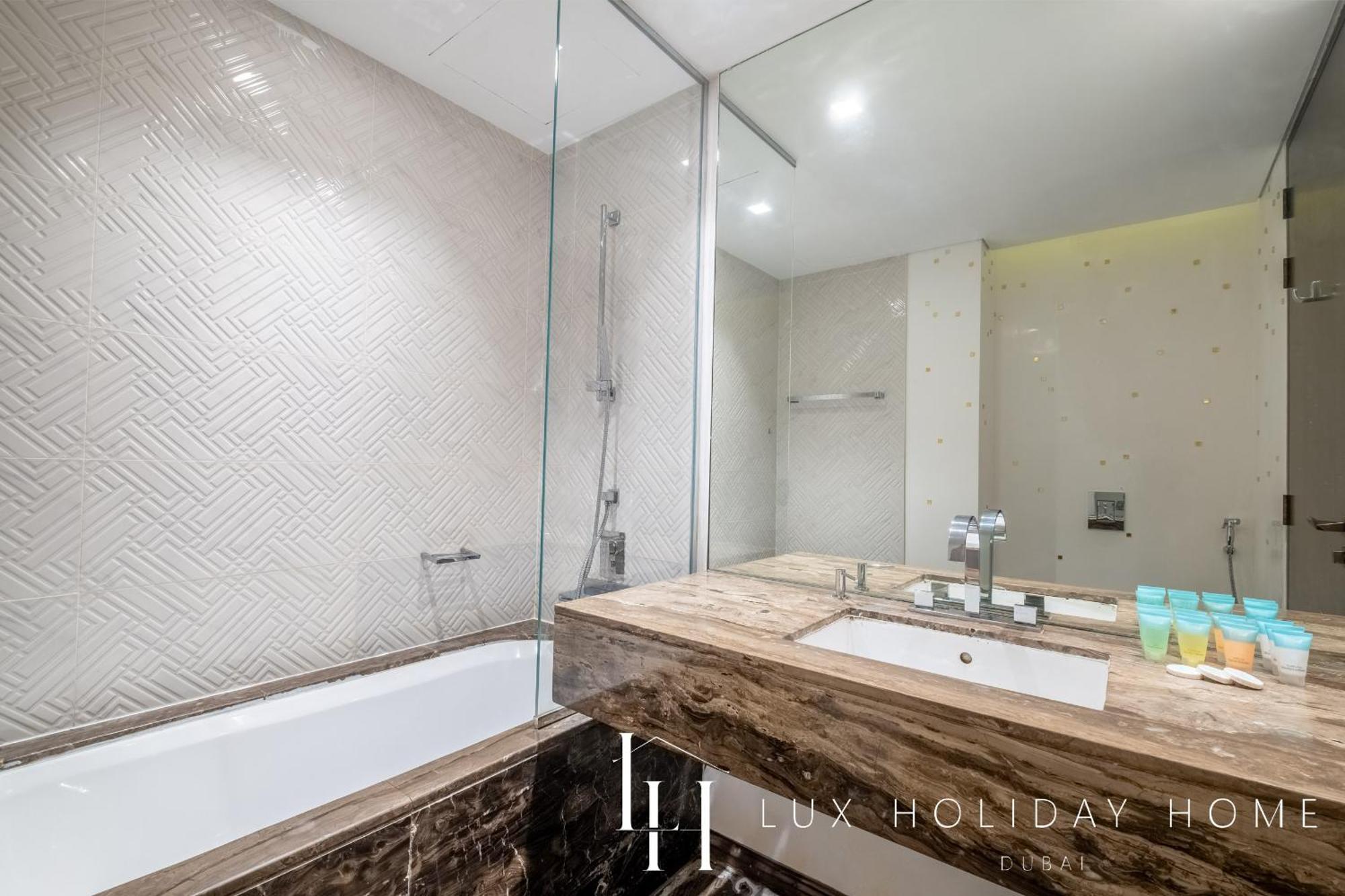 Apartment Lux - Lavish With Full Palm Jumeirah View 1 *