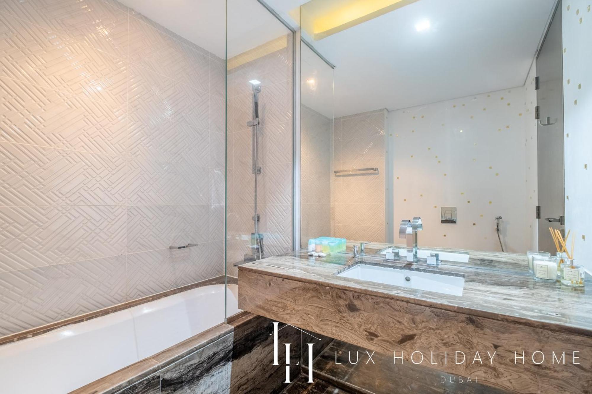 Apartment Lux - Lavish With Full Palm Jumeirah View 1 Dubai