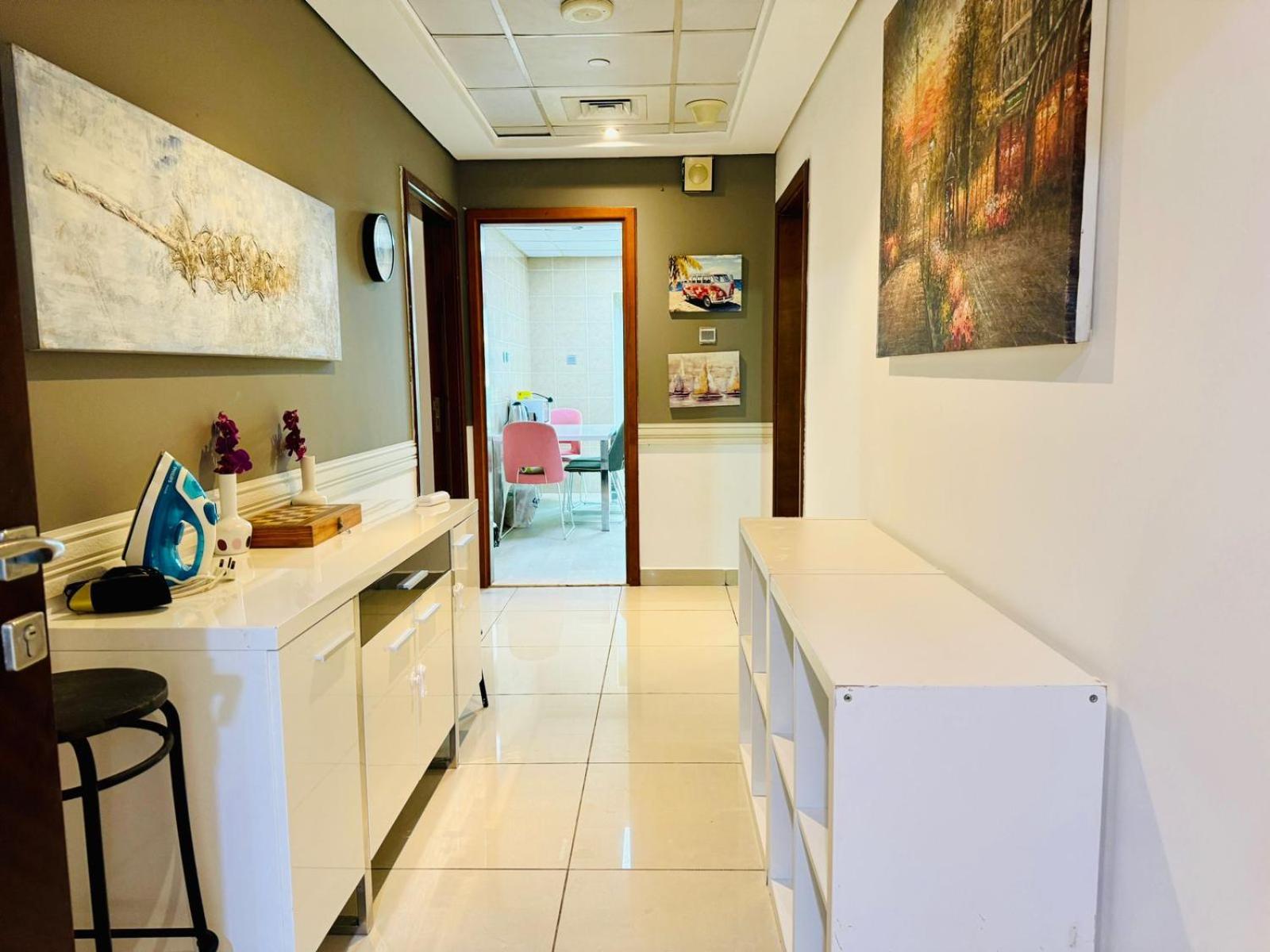 Apartamento Entire Private Self Catered Marina Dubái