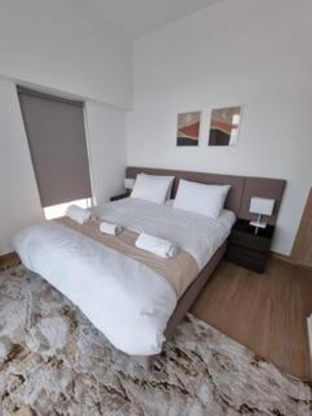 151 Jumeirah Gardens Apartemen