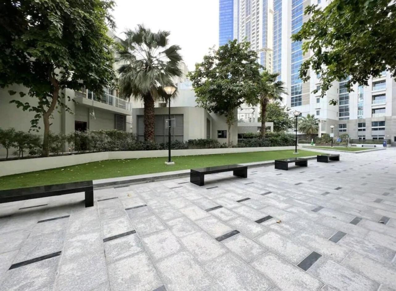 Stylish 1br With Customized Furniture Apartment