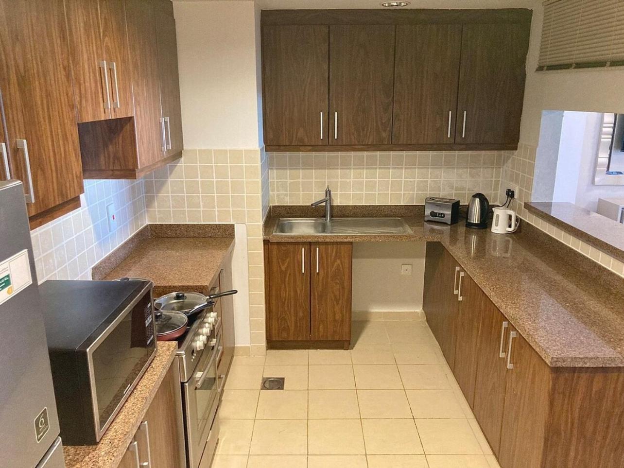 Stylish 1br With Customized Furniture *