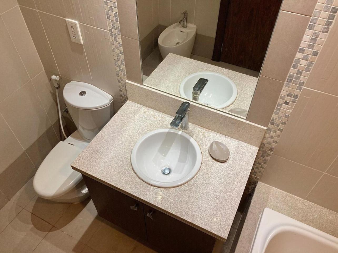 Stylish 1br With Customized Furniture Apartment