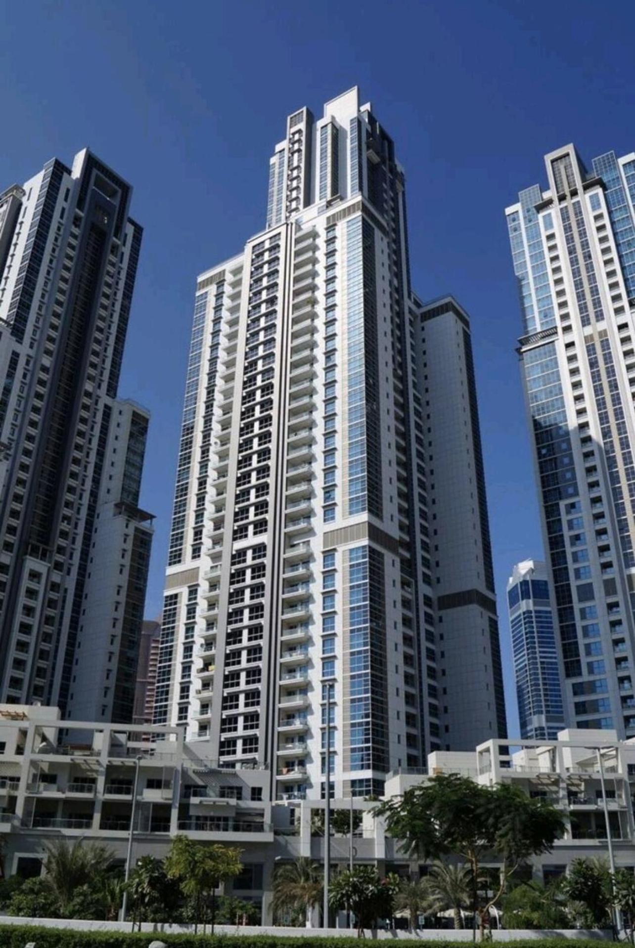 Stylish 1br With Customized Furniture Apartment
