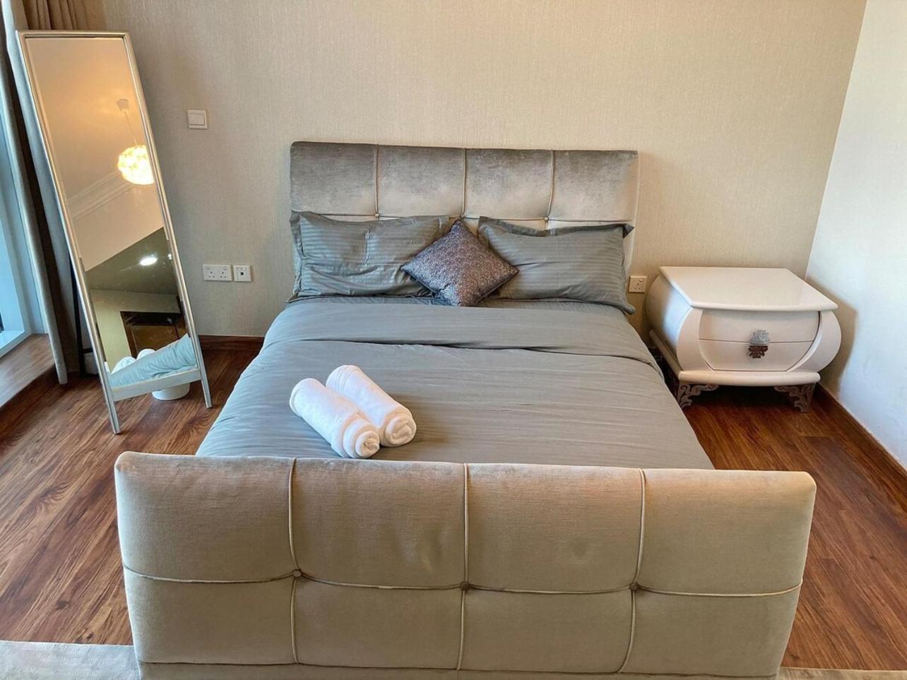 Stylish 1br With Customized Furniture Apartment *