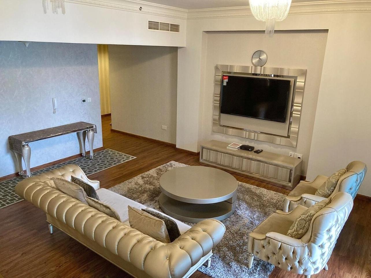 Stylish 1br With Customized Furniture *