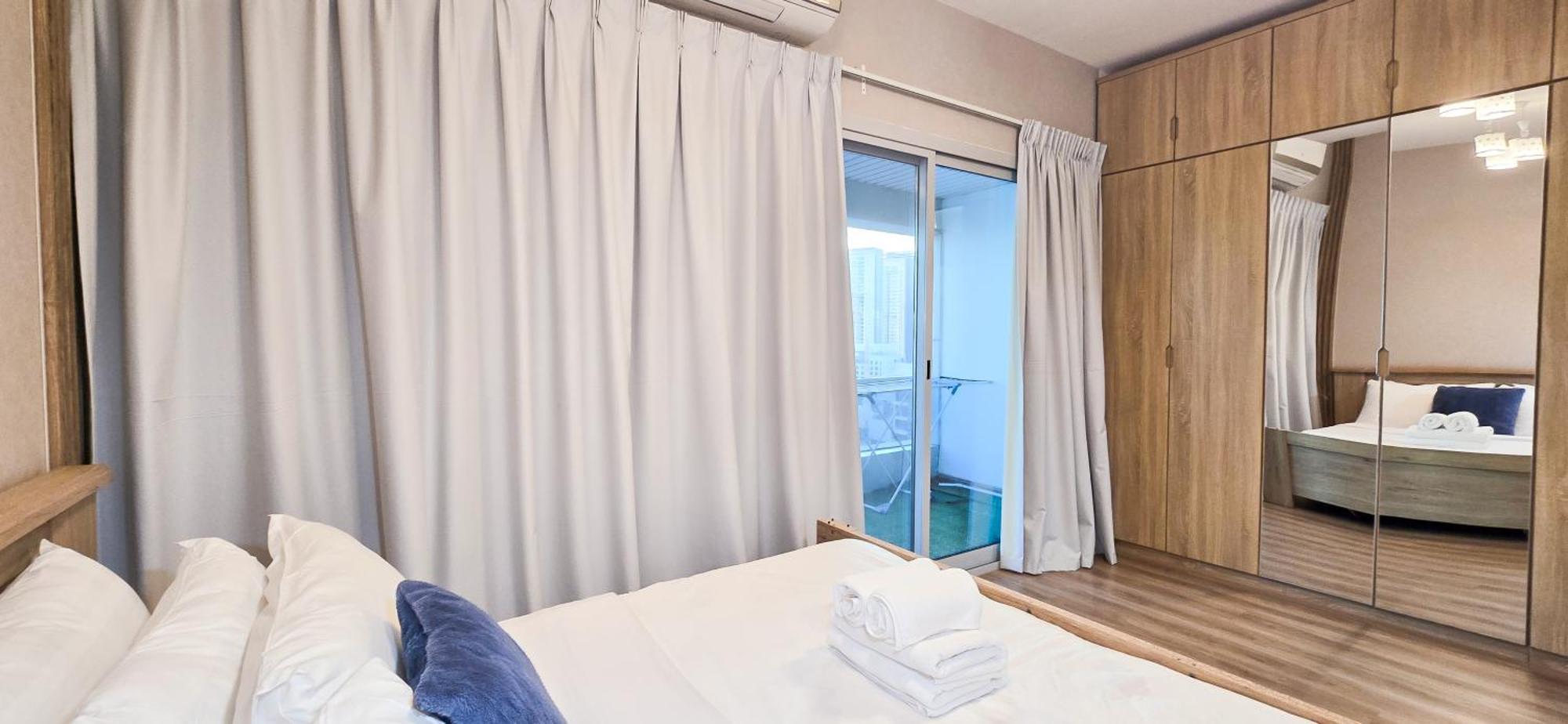 Apartemen Newly Renovated One Bed D2-1215