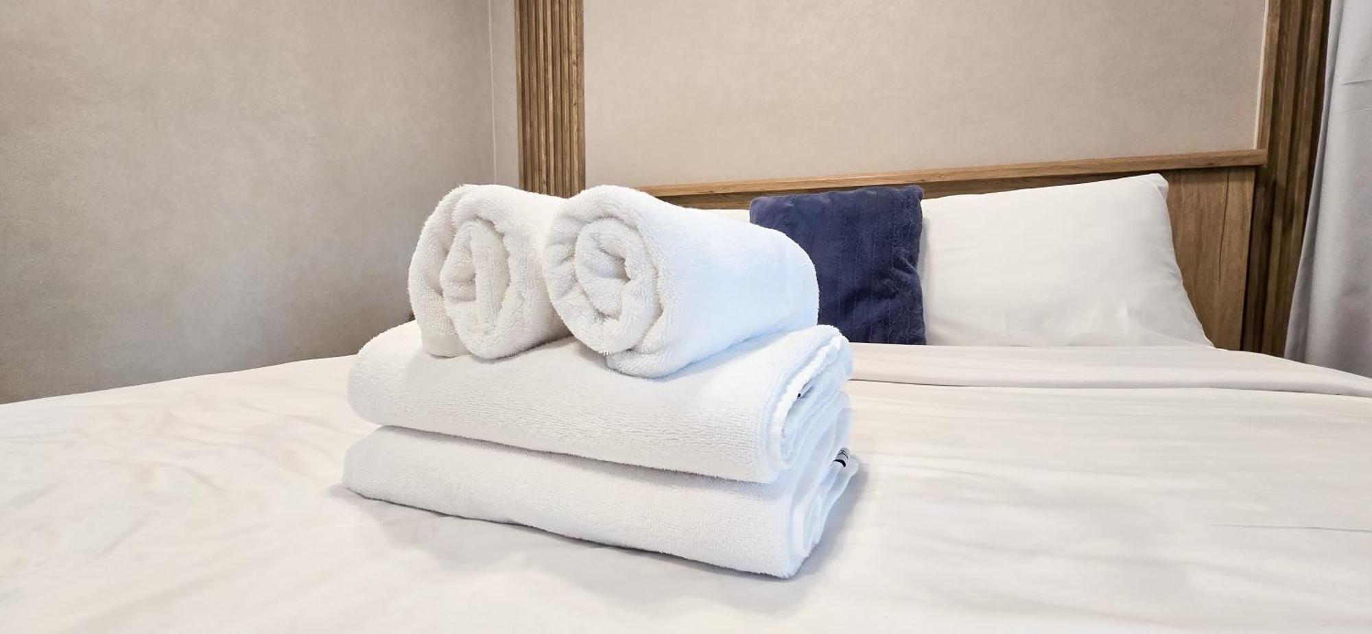 Apartemen Newly Renovated One Bed D2-1215 Dubai