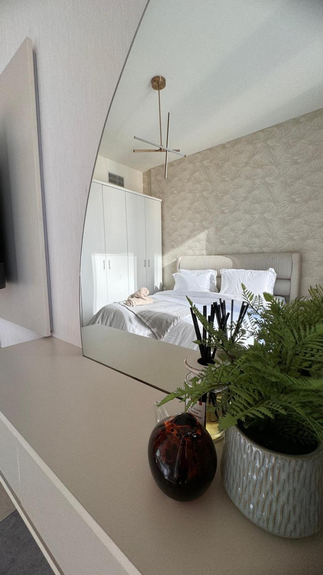 Apartamento Amazing 1 Bedroom - Downtown Dubai, Canal & Burj Views Dubái