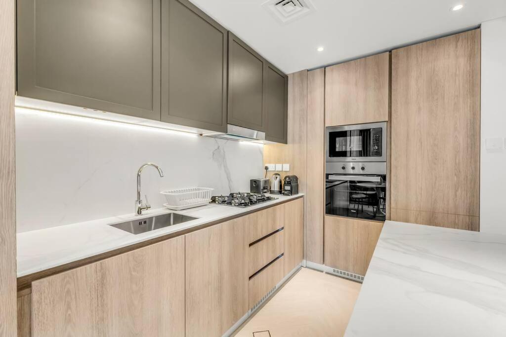 Appartement Waves - Spacious 1br With Balcony In Jvc Dubaï