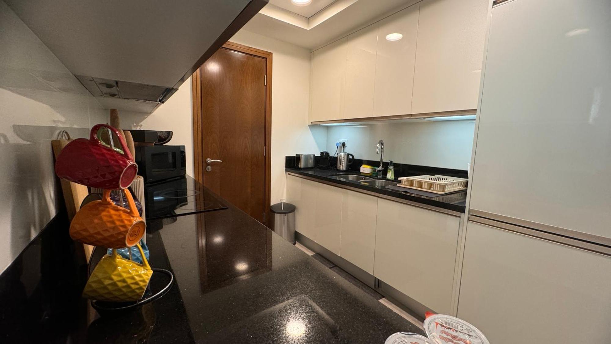 Amazing 1 Bedroom - Downtown Dubai, Canal & Burj Views Apartamento Dubái